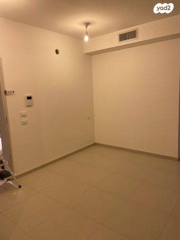 דירה, שלום הגליל 1, אריק שרון, נהריה