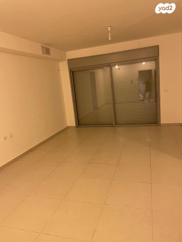 דירה, שלום הגליל 1, אריק שרון, נהריה