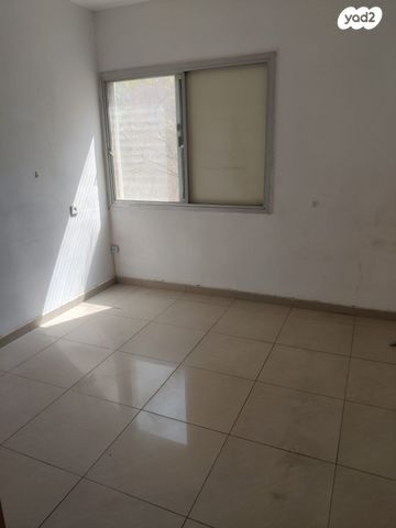 דירה, רחבת הרב עוזיאל 14, שכונה י"א, באר שבע