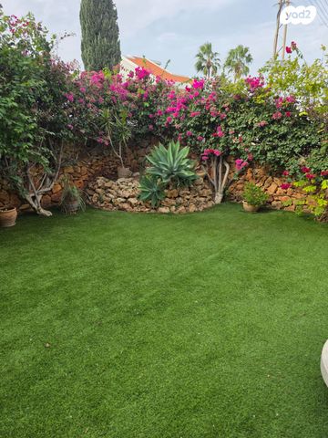 בית פרטי/ קוטג', הנרקיסים 27, נווה הפרחים, עתלית