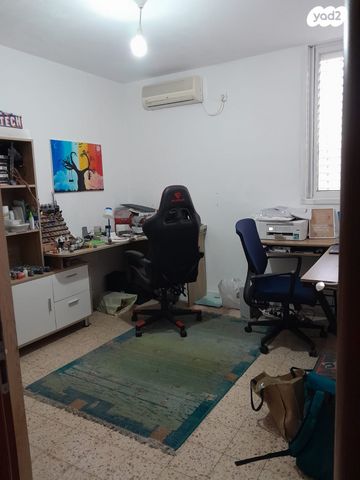 דירה, שער ציון 17, קרית שרת מערב, חולון