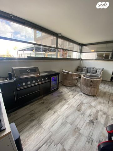 דירה, דרך אריק שרון 11, מעונות גאולה, חיפה