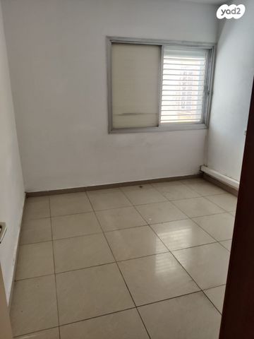 דירה, רחבת הרב עוזיאל 14, שכונה י"א, באר שבע