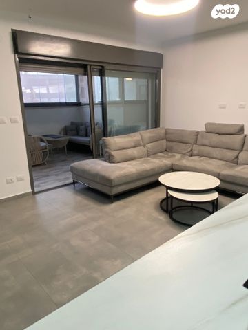 דירה, דרך אריק שרון 11, מעונות גאולה, חיפה