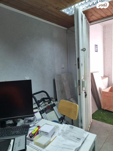 מחסן, הבעש"ט 27, נאות רחל, חולון