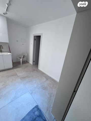 דירת גן, האיריסים 3, בני עי''ש, בני עי"ש