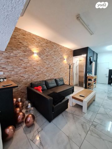 דירת גן, רש"י 7, מוצקין הותיקה, קרית מוצקין