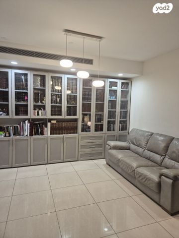 דירה, שמואל הנגיד 10, גרין ועם, חולון