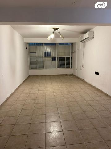 דירה, שמחה הולצברג 4, הגבול רוטשילד, בת ים