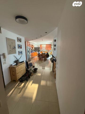 גג/ פנטהאוז, הדר 11, שכונת גפן, רמת גן