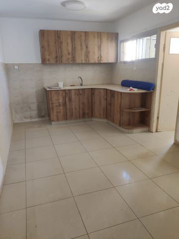 רחבת הרב עוזיאל 14