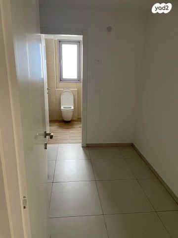 דירה, שלום הגליל 1, אריק שרון, נהריה