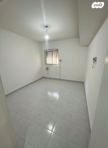 אהרון חג'ג' 30