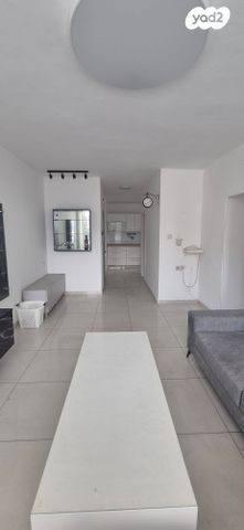 דירה, הרב יצחק הלוי 24, גרין ועם, חולון