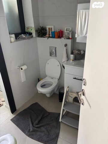 דו משפחתי, אוסישקין 81, אלון, רמת השרון