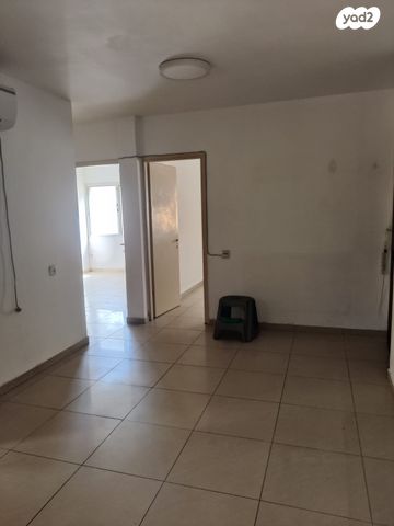 דירה, רחבת הרב עוזיאל 14, שכונה י"א, באר שבע