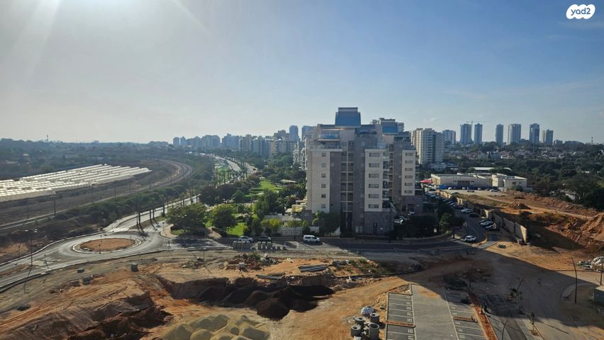 לאה גולדברג 2