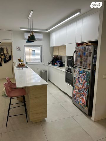 דירה, הרב הרצוג 7, תל גנים, גבעתיים