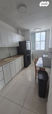 דירה, הרב יצחק הלוי 24, גרין ועם, חולון