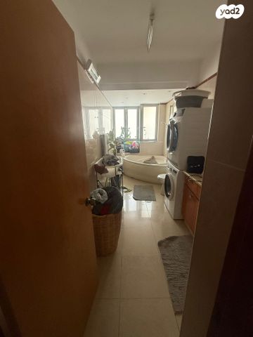 גג/ פנטהאוז, הדר 11, שכונת גפן, רמת גן