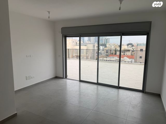 גג/ פנטהאוז, המעיין 13, ארלוזורוב, גבעתיים