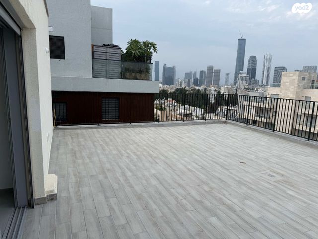 גג/ פנטהאוז, המעיין 13, ארלוזורוב, גבעתיים