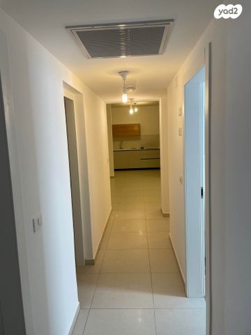 דירה, שלום הגליל 1, אריק שרון, נהריה