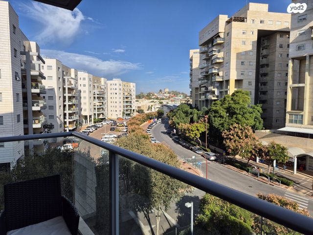 דירה, הר הצופים 54, רחובות ההולנדית, רחובות