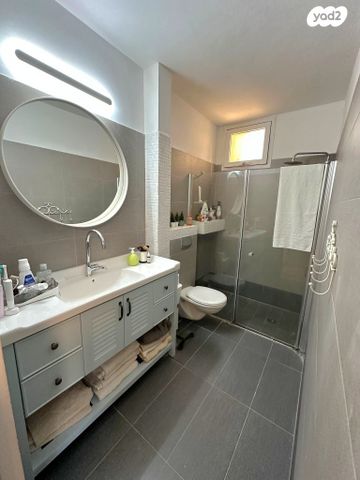 דירה, משה דיין, המגינים, מודיעין מכבים רעות