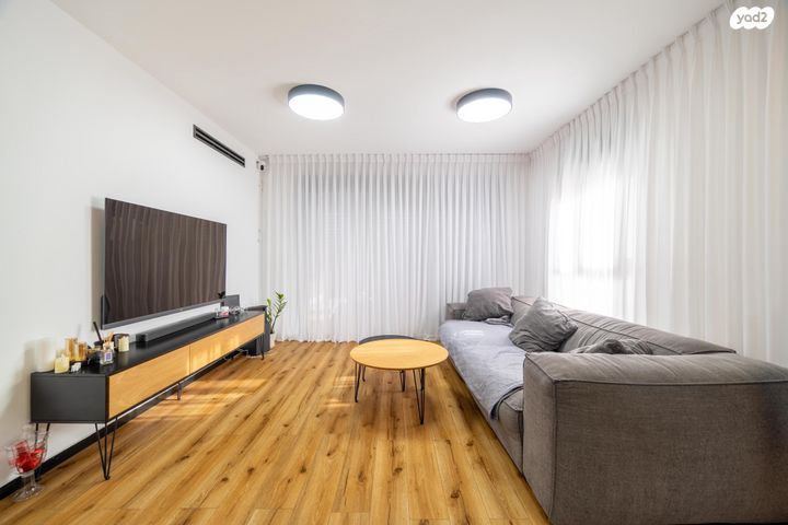 דירה, אריה לוין, פתח תקווה