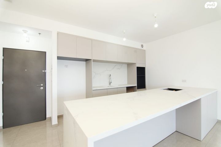 דירה, אמנון ליפקין שחק, נוף הטיילת, נתניה