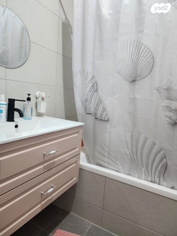 דירה, רבי נחמן מאומן, השחר, דימונה