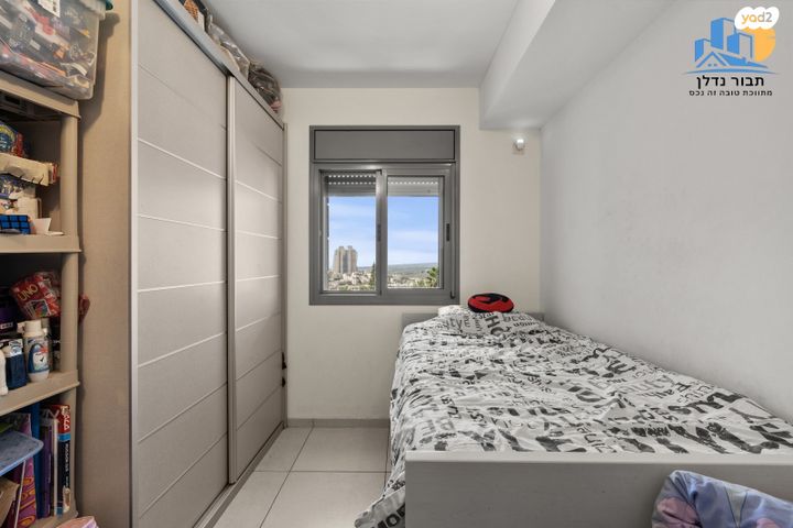 דירה, יגאל ידין, המגינים, מודיעין מכבים רעות