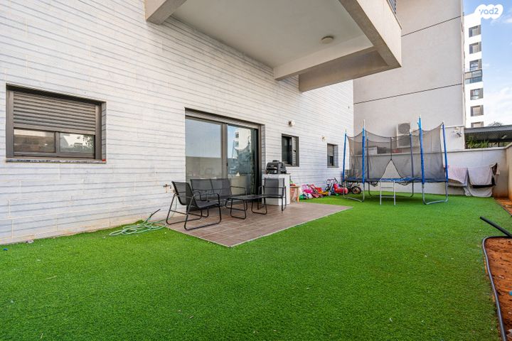 דירת גן, שדרות דוד המלך, אורות, אור עקיבא