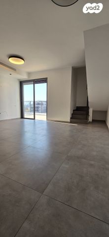 גג/ פנטהאוז, יוסף אהרונוביץ' 43, שיכון ותיקים, חולון