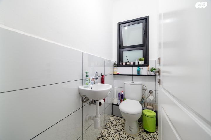 דירה, אריה לוין, פתח תקווה