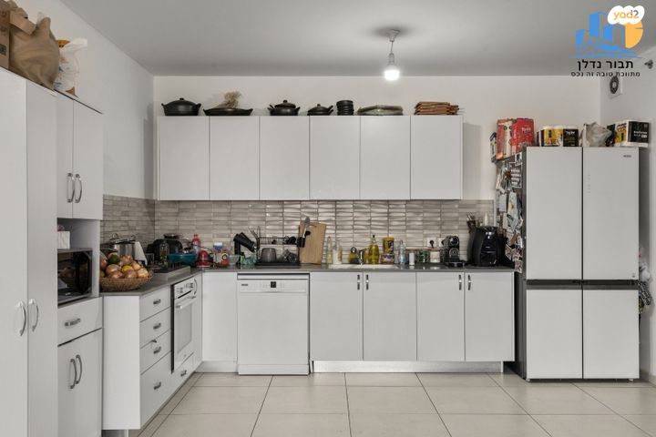 דירה, יגאל ידין, המגינים, מודיעין מכבים רעות