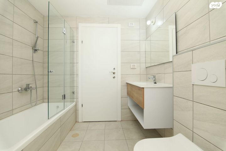 דירה, אמנון ליפקין שחק, נוף הטיילת, נתניה