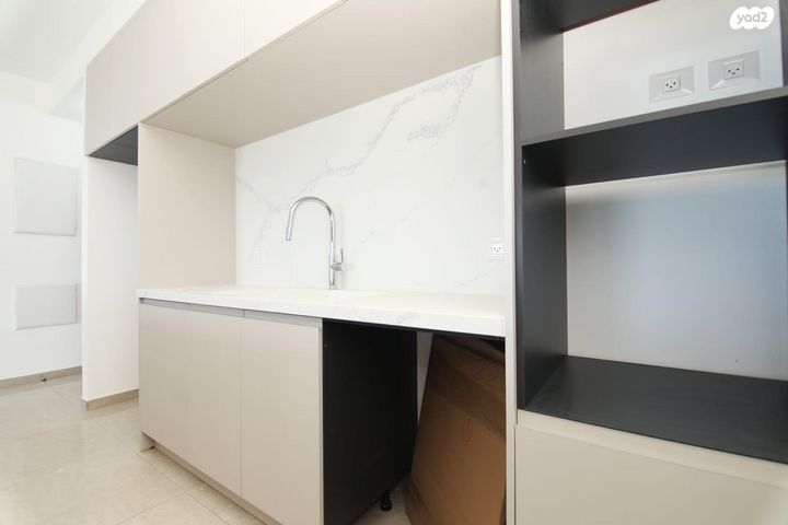 דירה, אמנון ליפקין שחק, נוף הטיילת, נתניה