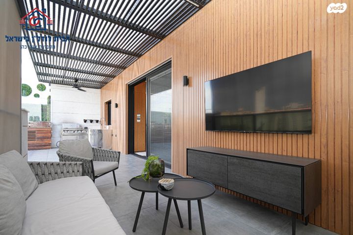 גג/ פנטהאוז, אורי אלמוג, קרית רבין, חולון