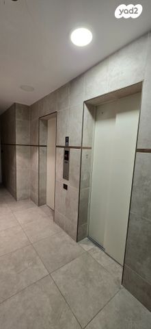 גג/ פנטהאוז, יוסף אהרונוביץ' 43, שיכון ותיקים, חולון