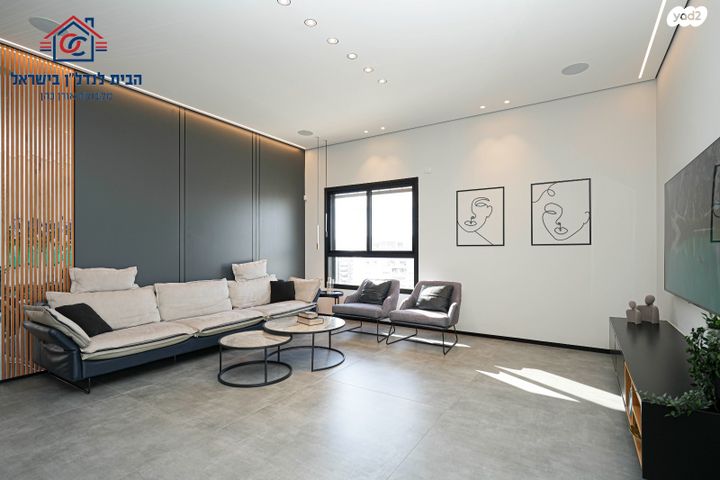 גג/ פנטהאוז, אורי אלמוג, קרית רבין, חולון