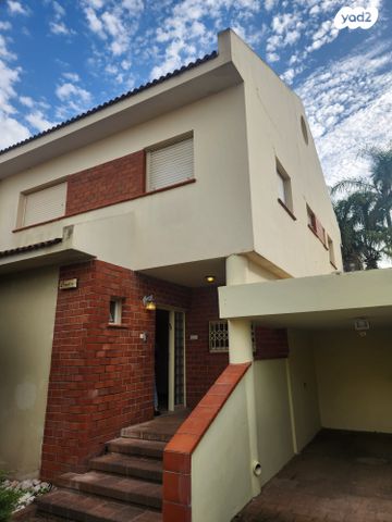 דו משפחתי, הירמוך, הנחלים, כפר יונה