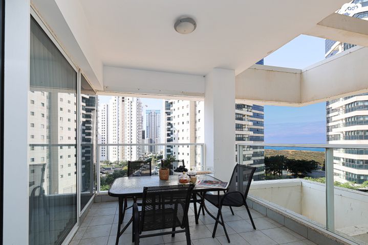 דירה, עוזי חיטמן, עיר ימים, נתניה