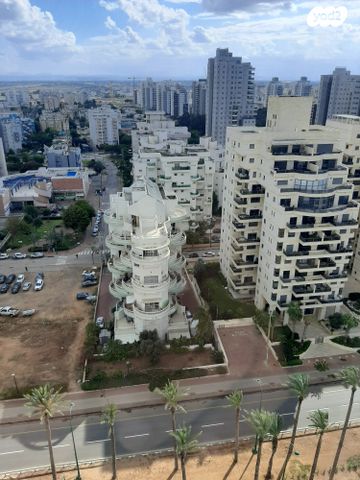 דירה, הבריגדה היהודית, גלי הים, נתניה