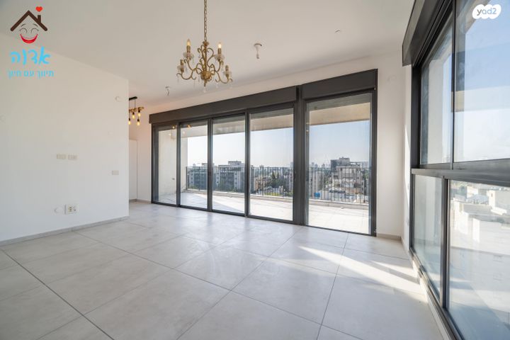 גג/ פנטהאוז, עלומים, אזור הבילויים, רמת גן