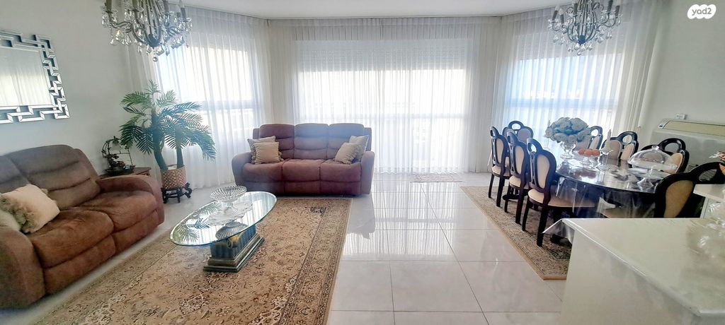 דירה, הבריגדה היהודית, גלי הים, נתניה