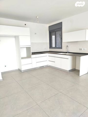 דירה, מאיר עמית, נתניה