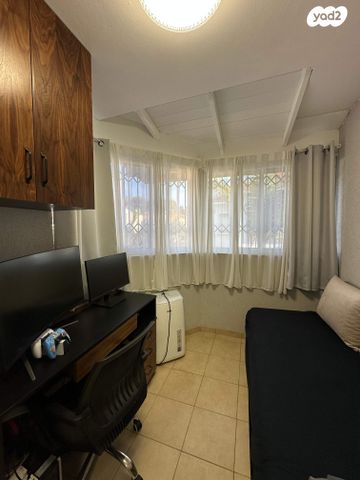 דו משפחתי, פרדס חנה כרכור