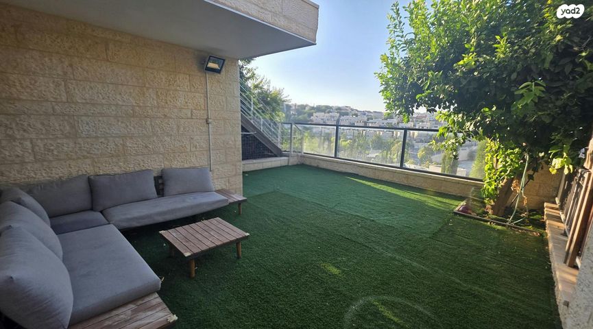 דירת גן, איסר נתנזון, פסגת זאב, ירושלים